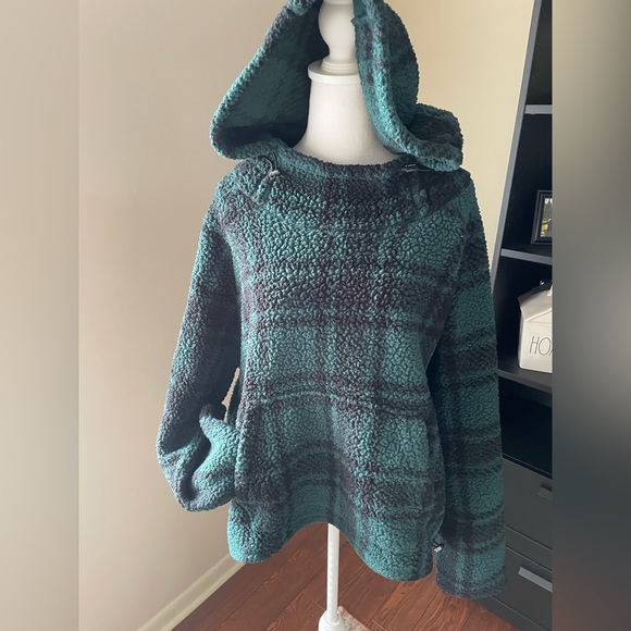 PINK Victoria's Secret Tops - Pink Victoria Secret Fleece pullover size XL